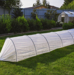 Парник 8 м дуга пнд 16 мм / 2,5 м / 9 шт укр 60 гр/м2 подкова Урожайная сотка Оптима